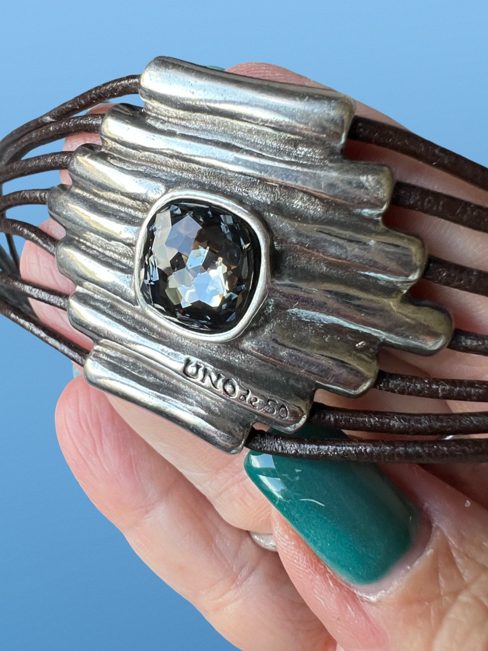 Attached Necklace by UNO de 50 - Picture 6 of 12
